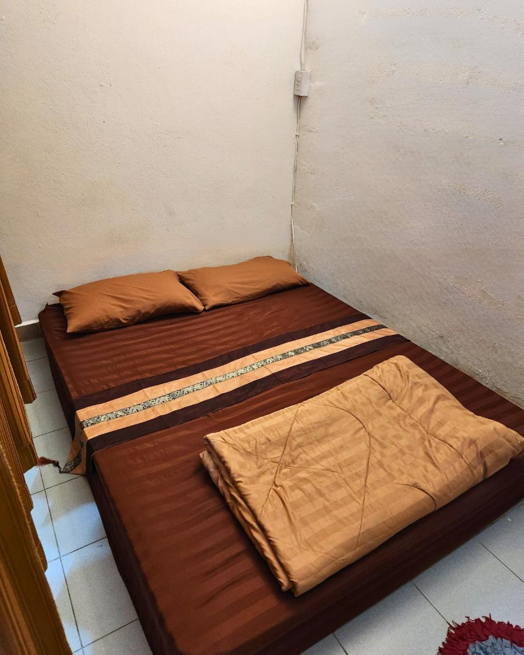 Hug Glur House Tour And Hostel (Adults Only) Chiang Mai Exteriör bild