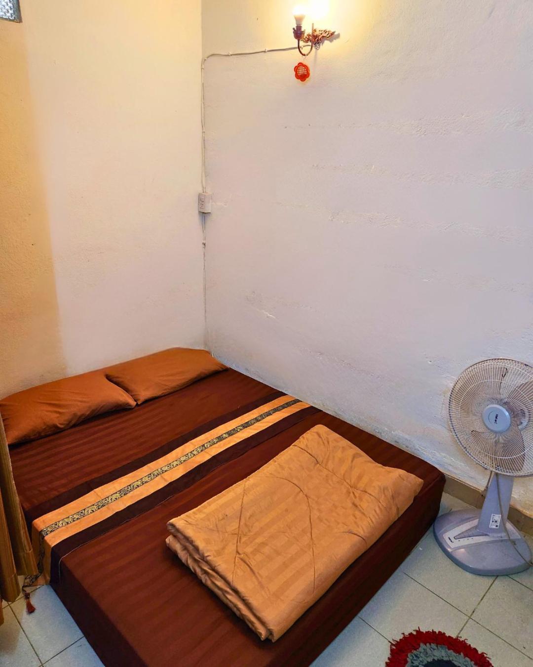 Hug Glur House Tour And Hostel (Adults Only) Chiang Mai Exteriör bild